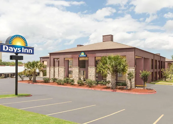 Days Inn By Wyndham College Station University Drive